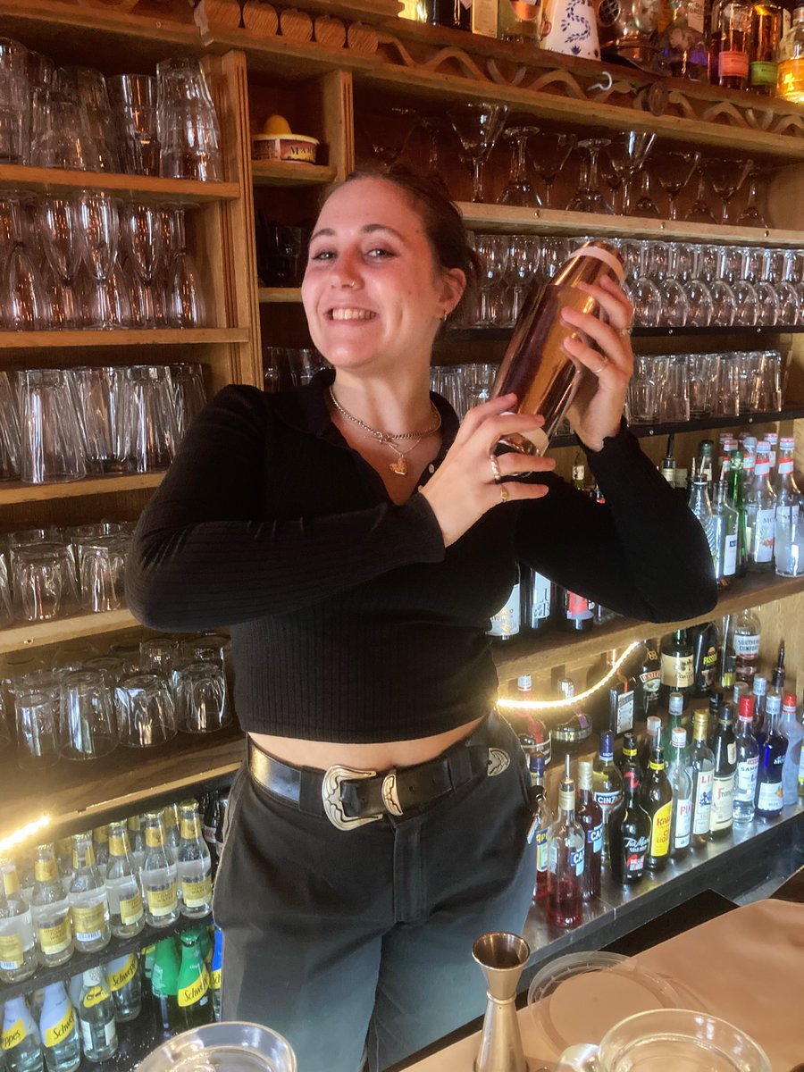 MIX WITH MOL: THE NEGRONI

£15, 7pm Fri 10th November

Molly will demonstrate how to create the cocktail in question, whilst chatting about the most important considerations with regards ingredients, techniques and twists.

<a href="/mcyls_/">molly</a> 

unionclub.co.uk/member-events/…