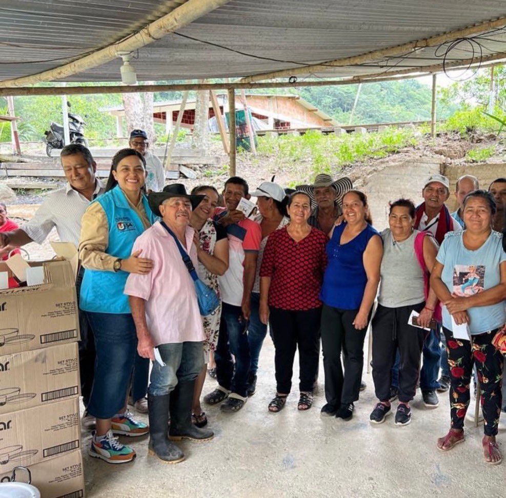 auraisabelgs's tweet photo. En reunión con amigos de Juntas, vereda de Dagua, Valle, hablamos del honor para la niñez y para los adultos mayores, unas 460 mil personas en nuestro Departamento. Es también mi compromiso: años altos en honor y dignidad. 

Asamblea Departamental: Partido de la U número 54. https://t.co/W1l0LiWEpY