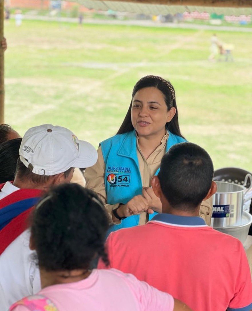 auraisabelgs's tweet photo. En reunión con amigos de Juntas, vereda de Dagua, Valle, hablamos del honor para la niñez y para los adultos mayores, unas 460 mil personas en nuestro Departamento. Es también mi compromiso: años altos en honor y dignidad. 

Asamblea Departamental: Partido de la U número 54. https://t.co/W1l0LiWEpY
