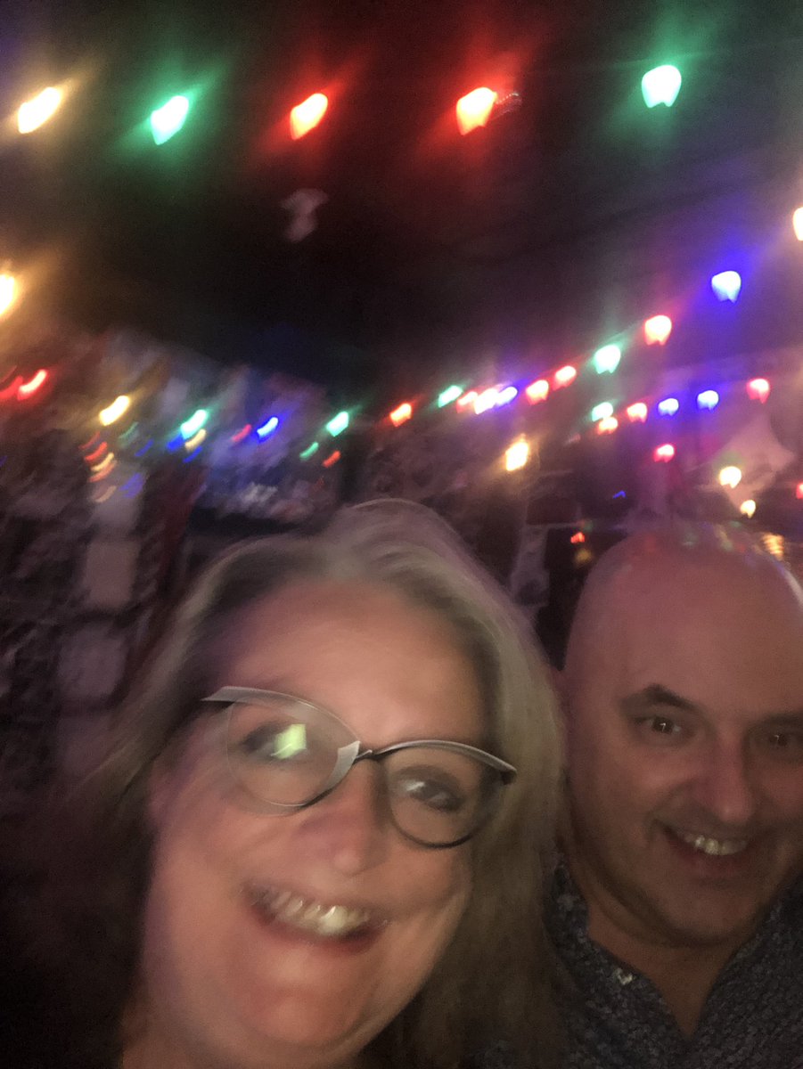 LiLbOoPs_'s tweet photo. When you finally meet @bwgilchrist in person, everything’s a blur. (See what I did there?) #twitterpals #friends #AboutDamnTime https://t.co/o9MFbjXLhR
