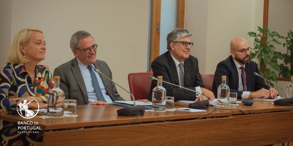 bancodeportugal's tweet photo. O presidente do Conselho Único de Resolução (@EU_SRB Resolution Board), Dominique Laboureix, e Tuija Taos, membro do Conselho do SRB, visitaram ontem o Banco de Portugal. https://t.co/ov2A7Xe46z
