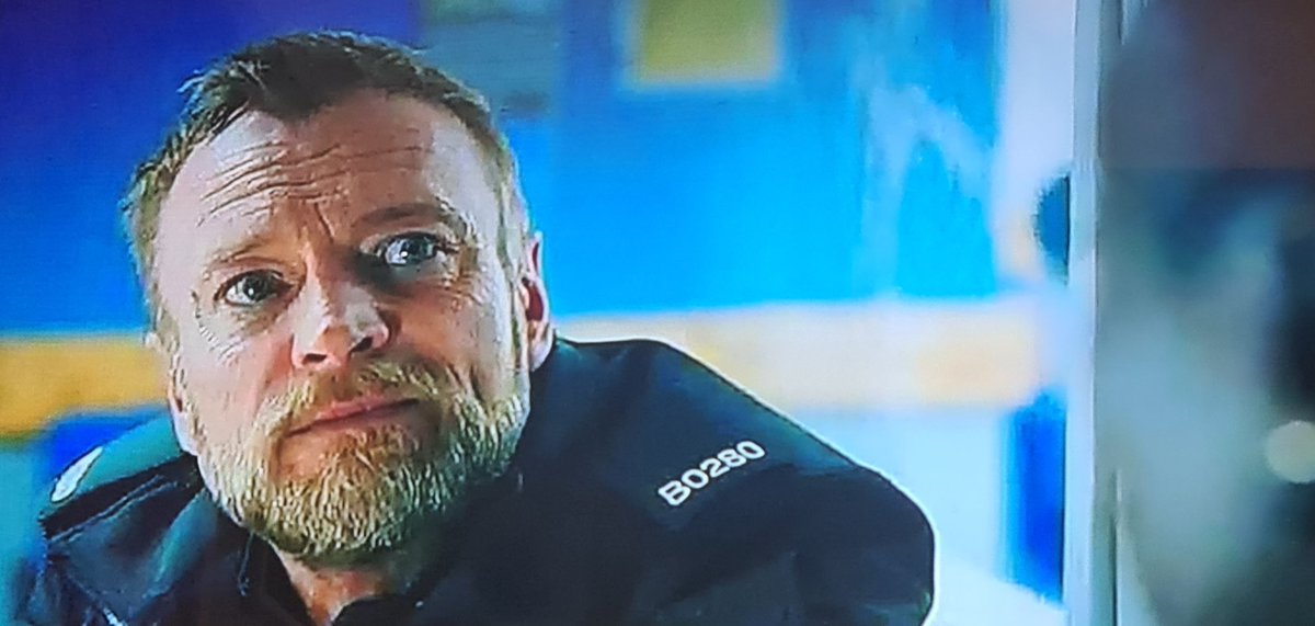 SoniGMendoza's tweet image. Que buena #serie "Blue lights". Policíaca. #BBCfirst . Irlanda. Espectacular. Otra visión humana y cercana de la policía. Qué bien hacen estas series en BBC...