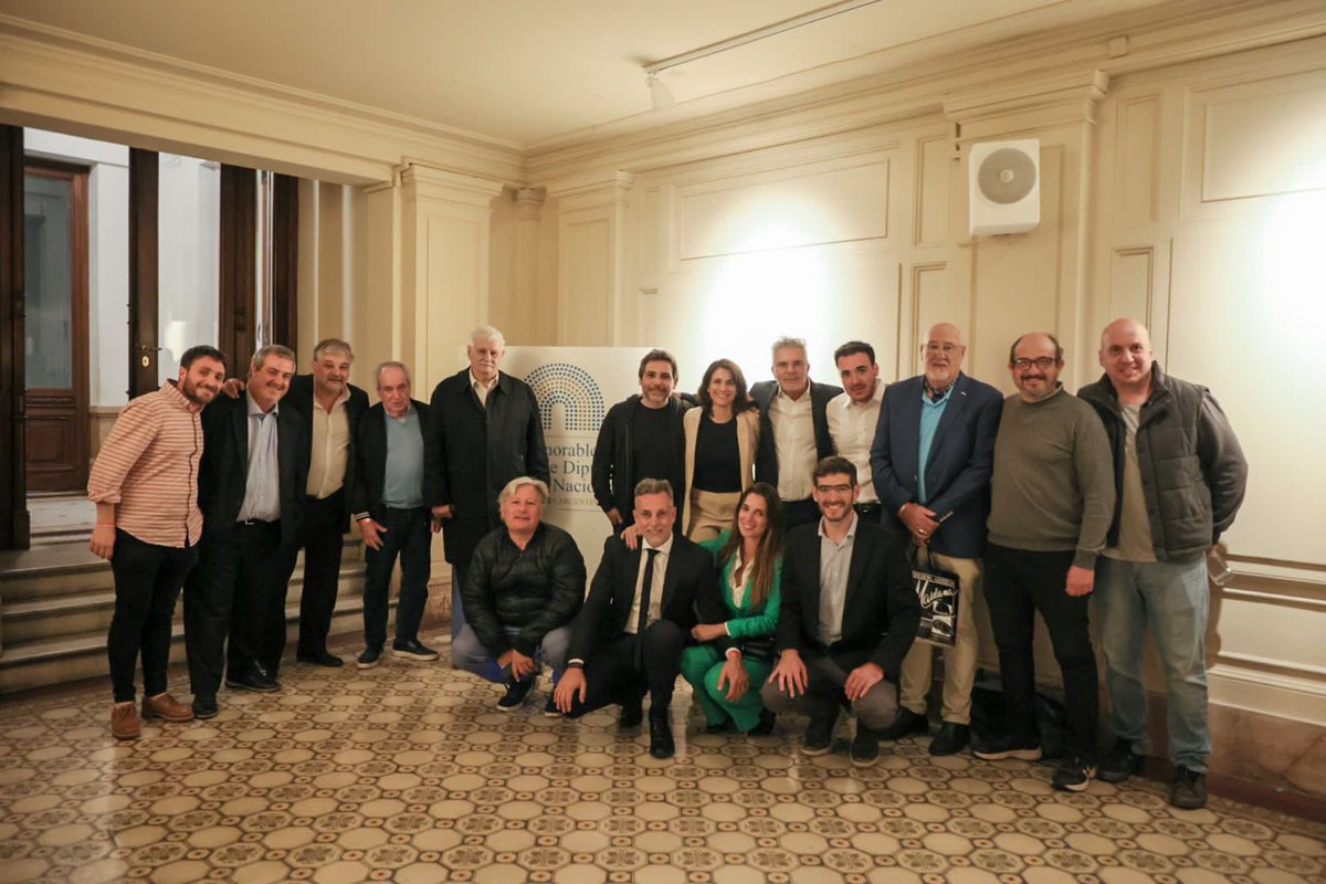 cotyalonso's tweet photo. Estamos muy felices! Nuestro proyecto fue aprobado en Diputados!👟

El Régimen de Promoción de la Industria del Calzado y su cadena de valor ya cuenta con  ½ sanción de @DiputadosAR https://t.co/V3DfxmUhlf