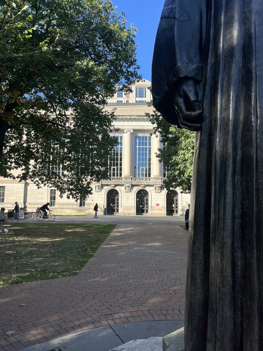 delaneywickert's tweet photo. Had the opportunity to get outside and take some photos of @OhioState campus this fall morning! #osunewsclass https://t.co/ibf92noxGG