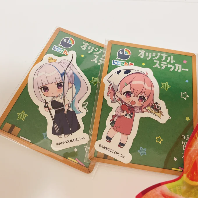 ステッカー!かわいいかわいい…。お菓子はグミにした