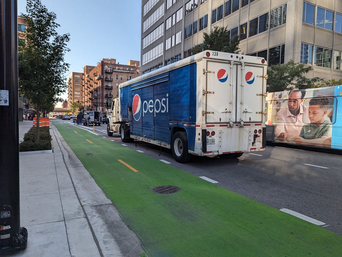happy to see the green carpet forever free and clear, even though bicyclists' safety should not be left to drivers' individual choices. #bikechi