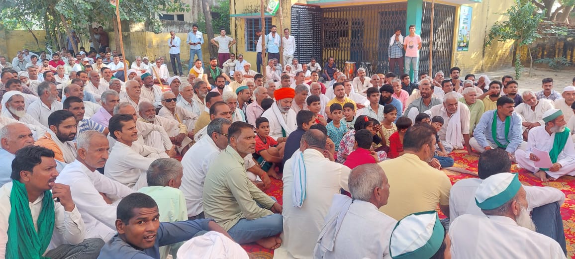 Rakesh Tikait (@rakeshtikaitbku) on Twitter photo उत्तर प्रदेश के जनपद मुजफ्फरनगर के ग्राम बढेडी स्थित साधन सहकारी समिति में आयोजित प्रथम आम किसान सभा में हिस्सा लिया और सभा को संबोधित किया।
सरकार किसान को कर्ज नहीं फसलों के भाव दे,हमारी प्राथमिकता एमएसपी गारंटी कानून हैं सरकार इसको जल्द से जल्द अमलीजामा पहनाये।
<a href="/OfficialBKU/">Bhartiya kisan Union</a> उत्तर प्रदेश के जनपद मुजफ्फरनगर के ग्राम बढेडी स्थित साधन सहकारी समिति में आयोजित प्रथम आम किसान सभा में हिस्सा लिया और सभा को संबोधित किया।
सरकार किसान को कर्ज नहीं फसलों के भाव दे,हमारी प्राथमिकता एमएसपी गारंटी कानून हैं सरकार इसको जल्द से जल्द अमलीजामा पहनाये।
<a href="/OfficialBKU/">Bhartiya kisan Union</a>