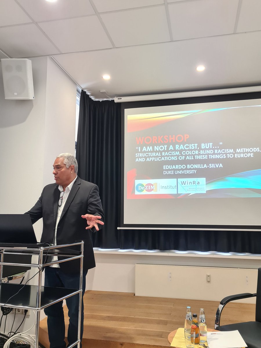 WinRa___'s tweet photo. Prof. Eduardo Bonilla-Silva sprach heute in seinem Workshop mit dem Titel "I am not a racist, but..." am @DezimInstitut u.a. zu #Rassismus als strukturellem sozialen Phänomen. Wir freuen uns bereits sehr auf seine Keynote auf der morgigen #WinRa-Konferenz!
#Rassismusforschung https://t.co/WyBsUh9r0P