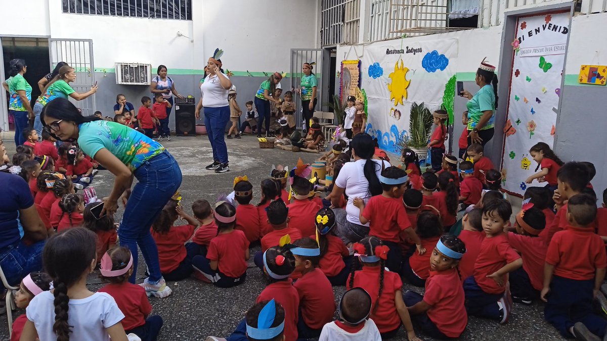CbitLlaneritos's tweet photo. #11Oct Miércoles niños y niñas en el Preescolar Los llaneritos como debe ser celebrando el 12 se OCT Día de la Resistencia indígena @NicolasMaduro  @fundabitguaric2 @_LaAvanzadora @MPPEDUCACION https://t.co/A1jSFt626s