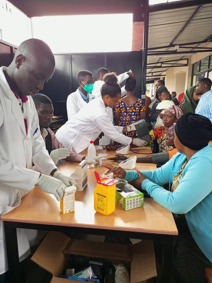 CosarOfficial's tweet photo. Day 6/7 of #paweek, #coweek, our screening services provided in @RemeraMHC with @ARMELS_Official @RNSA_Imirire @misar_rw. Serving our community is what we aim 💪. @lifesten_health @RemeraUrsu @RMCOO_Rwanda @RwandaHealth @UCmhs @Uni_Rwanda @RBCRwanda https://t.co/IKnkYQxAjH