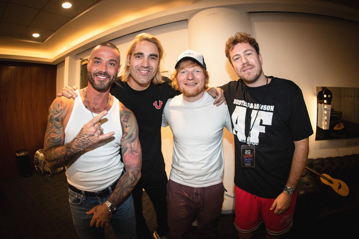 JamesBourne's tweet photo. And this guy … a gentleman and a scholar as always https://t.co/z5xdbZcVyC