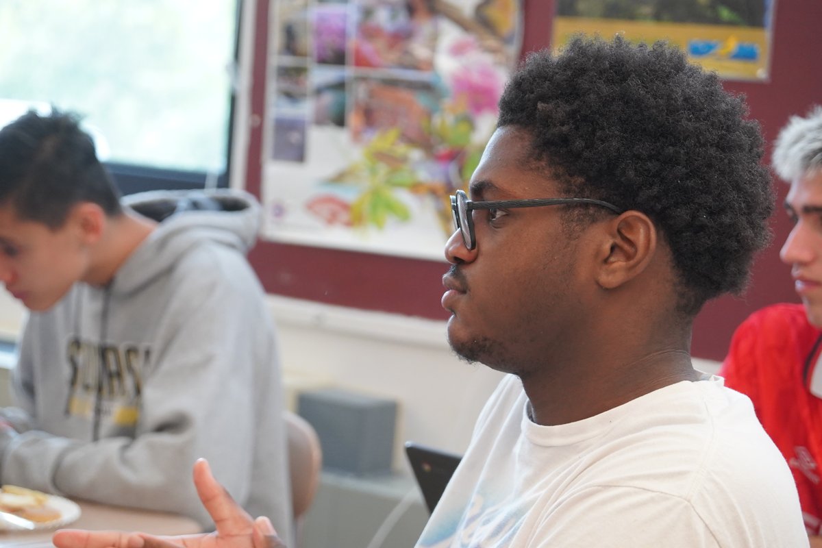 ¡Hola a todos! 🌮🥘🌶️

Ms. Looper’s Spanish 4 students at Asheville High School/SILSA embarked on a culinary journey through the Spanish-speaking world! 🌎🇪🇸🇲🇽🇦🇷 They prepared their favorite dishes from different Spanish-speaking countries and shared them with the class. They