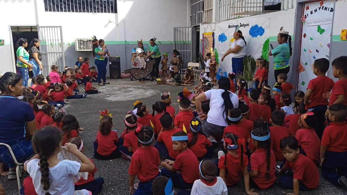 CbitLlaneritos's tweet photo. #11Oct Miércoles niños y niñas en el Preescolar Los llaneritos como debe ser celebrando el 12 se OCT Día de la Resistencia indígena @NicolasMaduro  @fundabitguaric2 @_LaAvanzadora @MPPEDUCACION https://t.co/A1jSFt626s