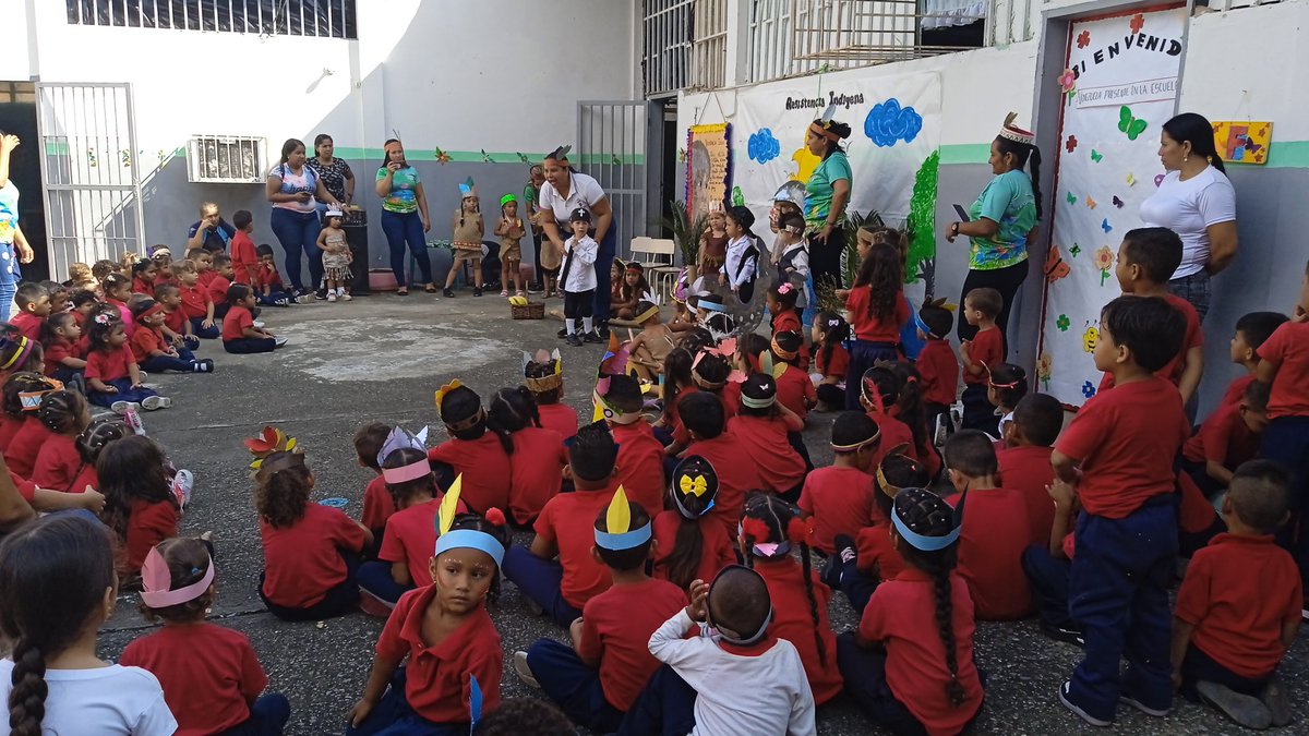 CbitLlaneritos's tweet photo. #11Oct Miércoles niños y niñas en el Preescolar Los llaneritos como debe ser celebrando el 12 se OCT Día de la Resistencia indígena @NicolasMaduro  @fundabitguaric2 @_LaAvanzadora @MPPEDUCACION https://t.co/A1jSFt626s