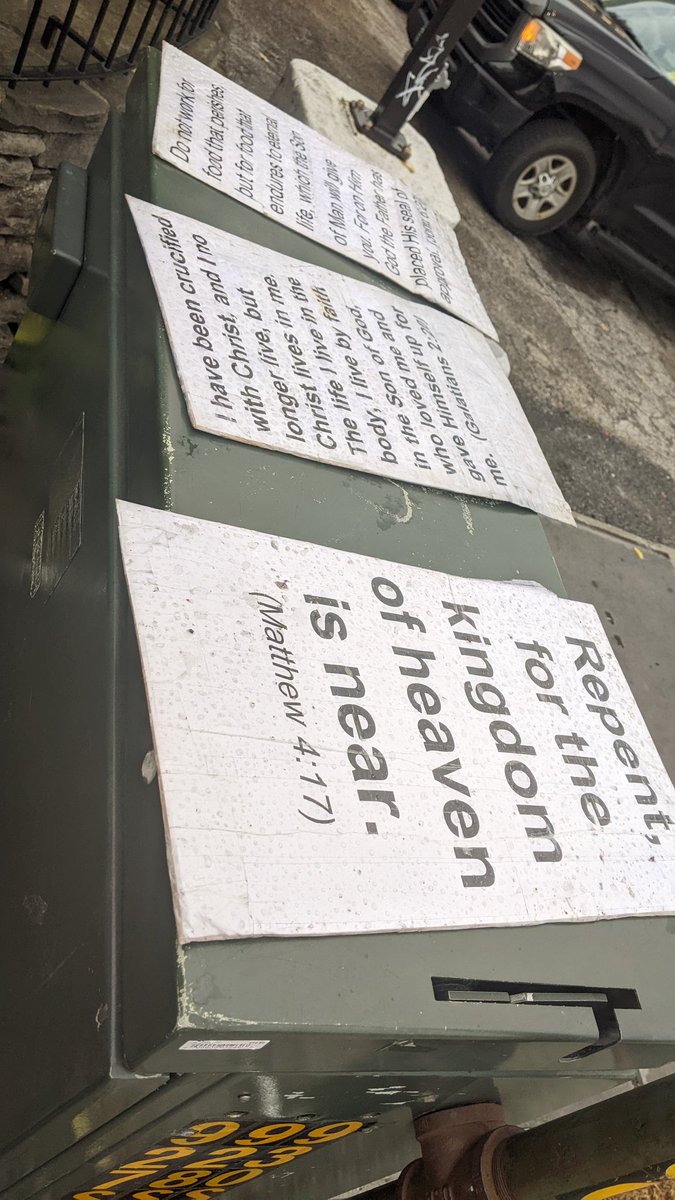 69cremefraiche's tweet photo. light reading at the bus stop https://t.co/71jU0eXUuL