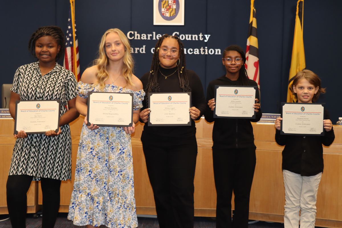 Board honors outstanding students at October Board meeting dlvr.it/SxJFDh