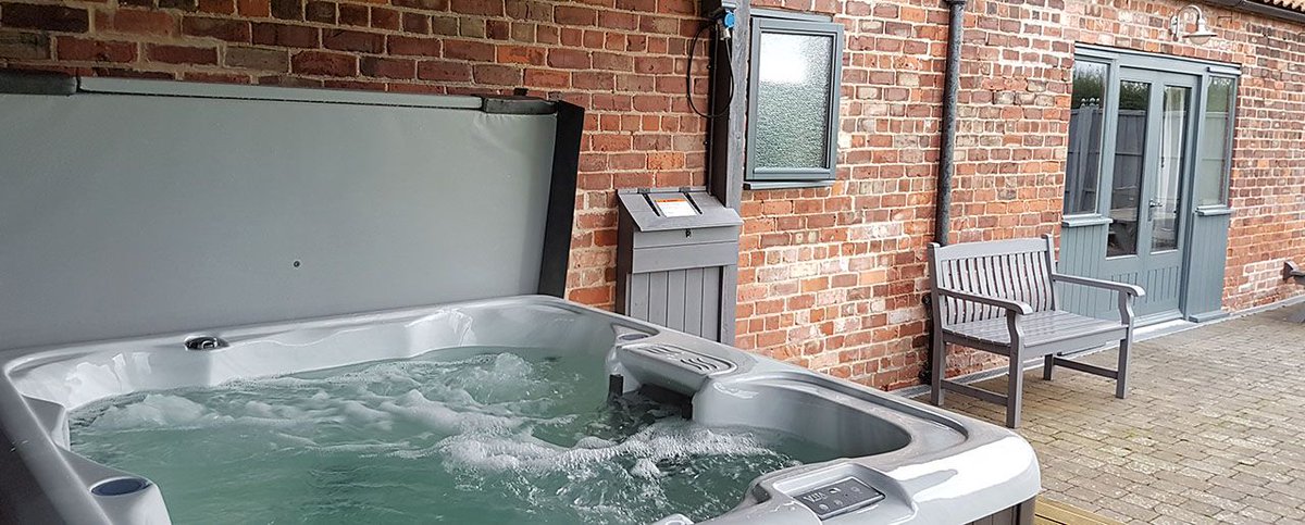 Escape to Elms Farm Cottages, where well-equipped accommodations await in the heart of picturesque Lincolnshire.

🐶 Welcomes dogs 🐾
weacceptpets.co.uk/lincolnshire/6…

#ElmsFarmCottages #LincolnshireGetaway #NatureLovers #ExploreLincolnshire