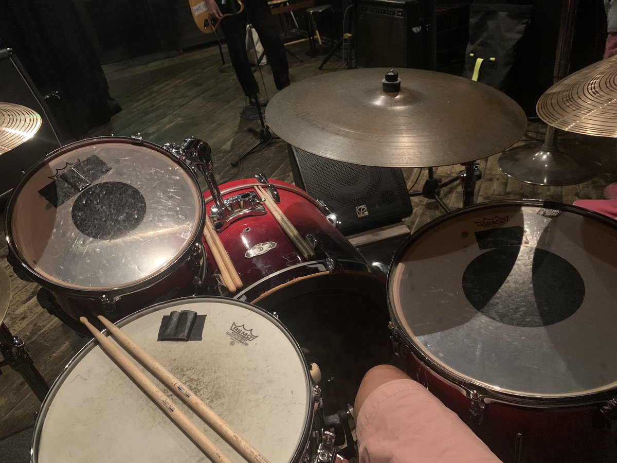 MARTO0111's tweet photo. 今夜のスタジオ練習は新曲の初合わせ
開始から2時間後
全く別物の曲に生まれ変わりました
そういう感じのバンドみたいです私達
#SlowMotionDaze #SMDZ
#DaysじゃなくてDazeです
#WordUpStudio #WordUp
#わだっぷ #わだ https://t.co/2mWZfA3cjl