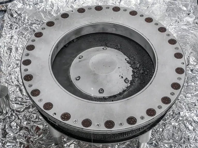 astro_jaz's tweet image. THE OSIRIS-REX SAMPLE HAS BEEN REVEALED!!! 
You are looking at BILLIONS of years of history RIGHT HERE 🪨