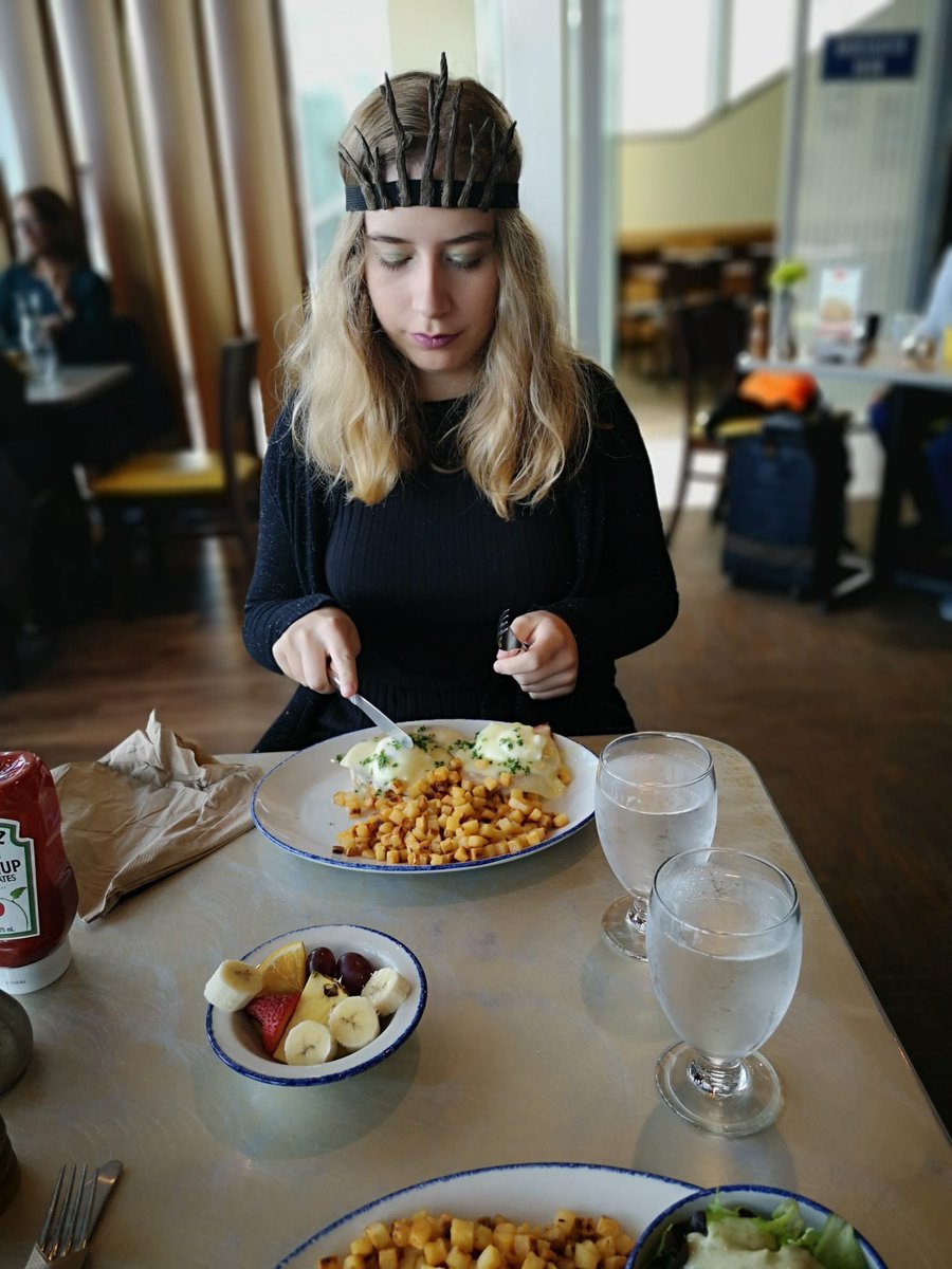 Jilian_Tolzmann's tweet photo. A couple weeks into being 17! The day was very busy but special. Especially, since I even got to celebrate it with the closing of #GoblinMacbeth & #JuliusCaesar which is why I’m dressed up in my #HenryV inspired crown. Here’s some pics from brunch that day. https://t.co/ziuozHzSAp
