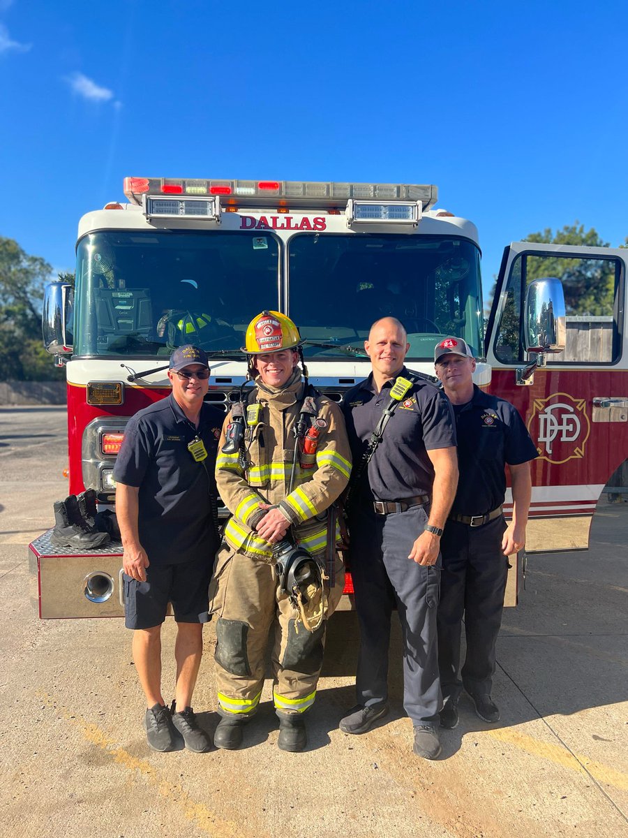 Thank you <a href="/DallasFireRes_q/">DALLAS FIRE-RESCUE</a> station #24! Our scholars enjoyed the fire truck show and tell as we close out Fire Prevention Week! Scholars were engaged and learned new vocabulary! <a href="/DrElenaSHill/">Dr. Elena S. Hill</a> @MurilloDebbie1 <a href="/ICanReadDallas/">Early Learning Dallas ISD</a> <a href="/StellaKastl/">Stella Kastl</a>