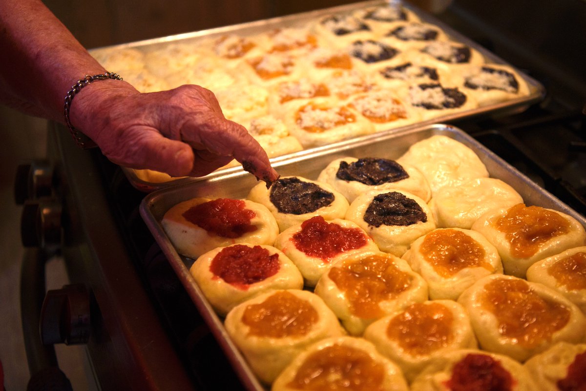 A new #Gravy episode is out today! @EvanCStern digs in to the origins + evolutions of kolaches, the pillowy, filled pastries with roots in the Czech Nation. They aren’t easily found outside Central Texas—and even there, you’ll hear a range of definitions.

southernfoodways.org/gravy/czech-ou…