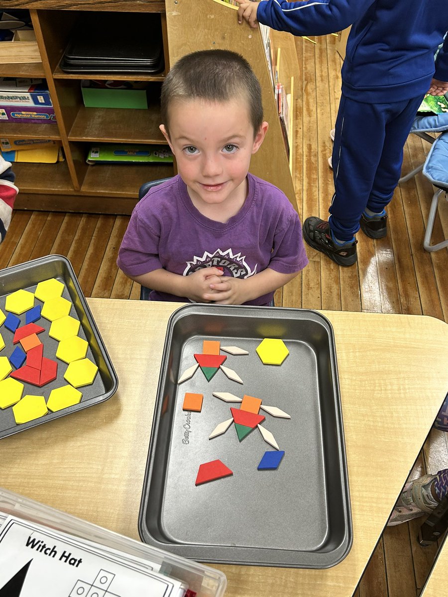 CabasClass's tweet image. I’m making Christmas trees! @danielle_g_ece @QVPSVikings