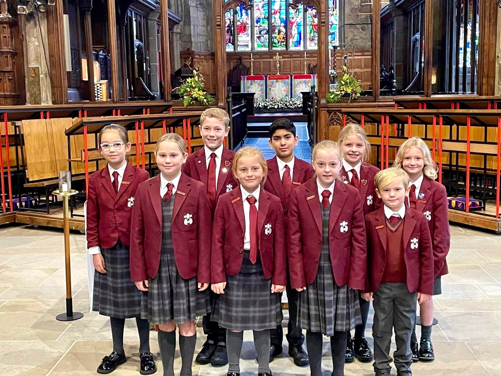Rishworth1724's tweet photo. Our Heathfield school coucillors at the Halifax Minsters Harvest Festival this week. Our students took part in the service, performing readings and prayers for the visitors. We are so impressed!

#halifaxminster #harvest #rishworthschool #heathfieldprep https://t.co/ZGGgDKaJRp