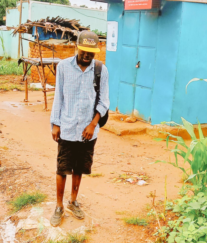 osuku_albert2's tweet image. Am single, poor, I need a rich girlfriend who can help me financially, Whatsapp +256754116635