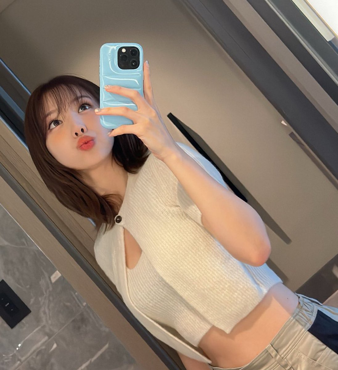 archivenayeon's tweet photo. LOML https://t.co/pol1j1g9Kb