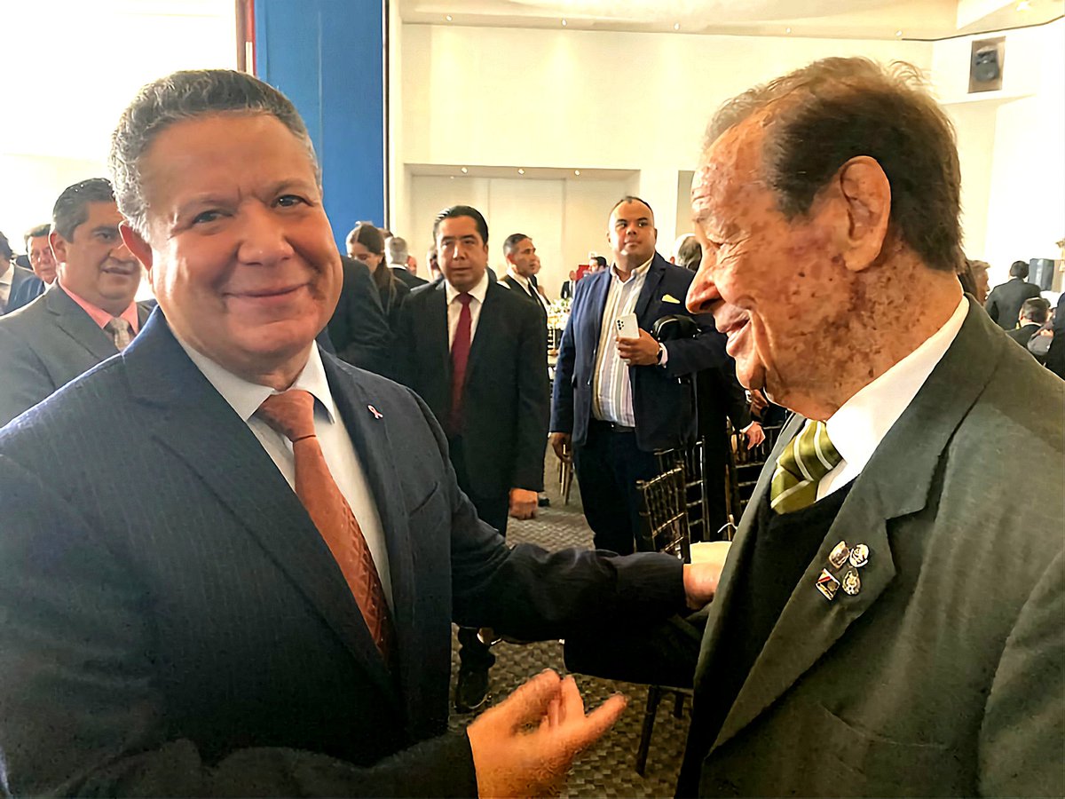 ZarateDuron's tweet photo. El honor siempre será para mi señor Gobernador @juliomenchaca_ https://t.co/xWA0knGe5y