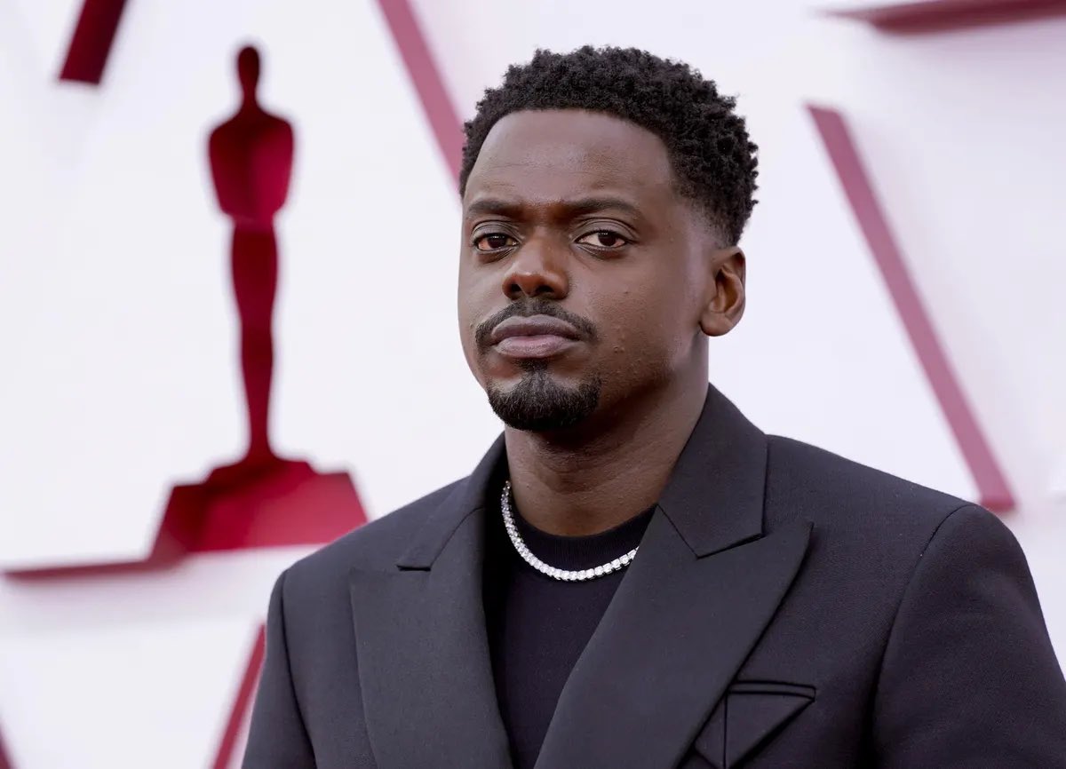 lovechazelle's tweet photo. hear me out https://t.co/PQ7lXEJAQ5