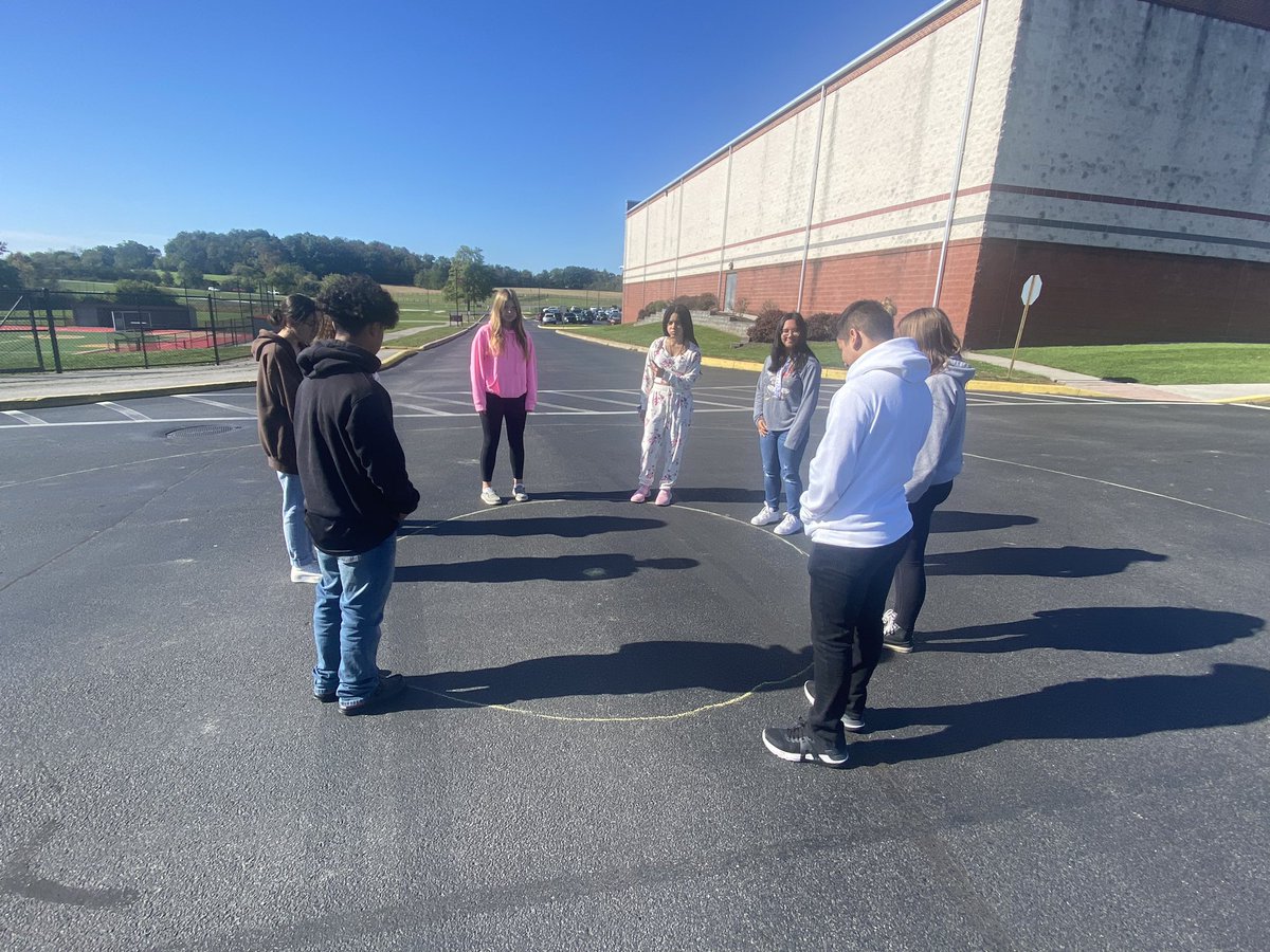 PepScienceSpot's tweet photo. 26’ circumference representing the John Goodway Sycamore near Harrisburg-one of the largest trees in PA vs. outer circumference of 101’ General Sherman Sequoia in CA.
#Ecology #Environmentalawareness #STEAM #realworldlearning  #virtualfieldtrip https://t.co/1B0uIBCOqn