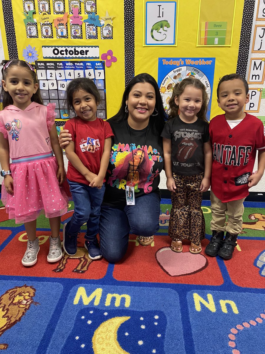 DaisyQR1's tweet photo. 🎵 @HCPS_Trapnell shows love for Música Latina 🎵 #HispanicHeritageMonth https://t.co/1lPv9Wtlkb