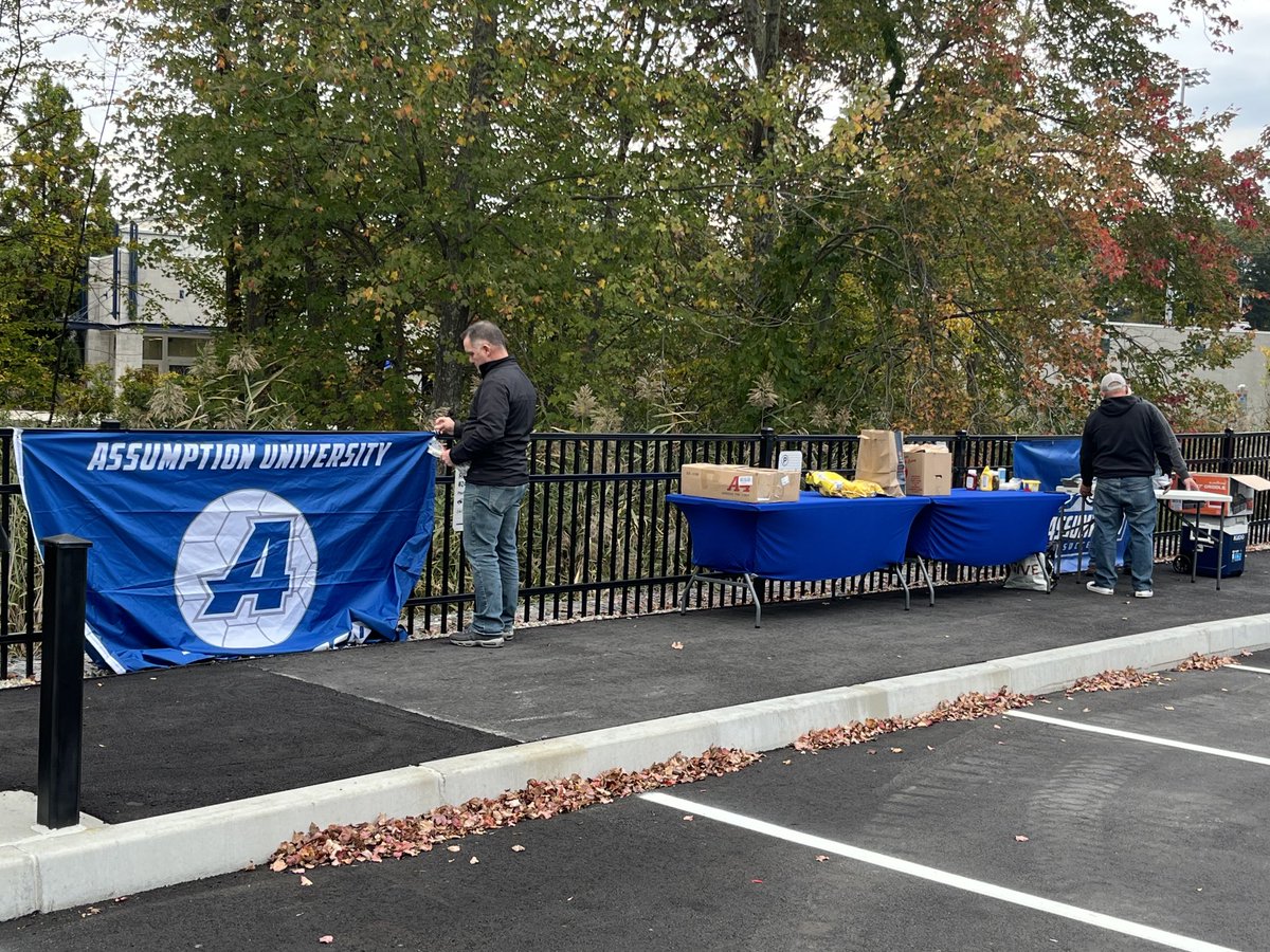 AssumptionMSOC's tweet image. Thanks to @TedPriestly and @Fundraise4Unet for organizing our pregame Friends of Assumption Men’s Soccer tailgate at UConn last night. If you want something done right, you have the best help! #HoundNation @AssumptionUMA #Family