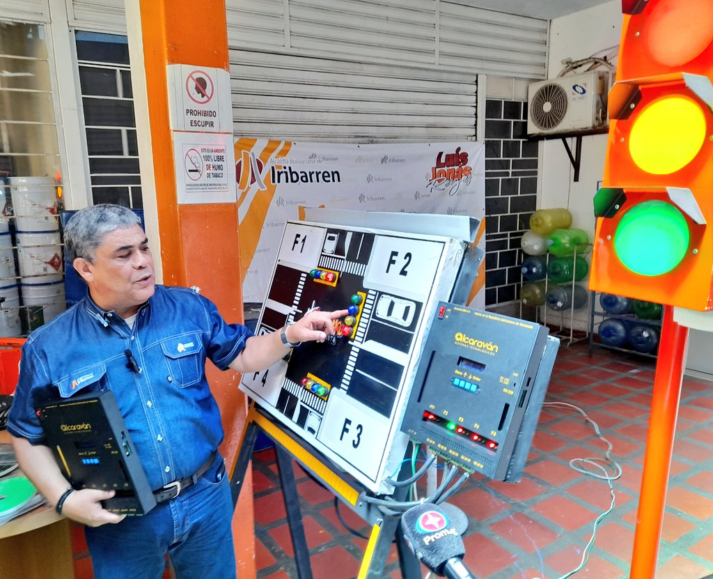 GuaraLuisJonas's tweet photo. #11Oct | 🚏🚦Más de 18 millones de BsD ha invertido gestión transformadora del Alcalde @LuisJonasReyes en materia de semáforos,demarcacion y paradas a lo largo y ancho de #Iribarren con planes ejecutados por @amtteniribarren
@VTVcanal8
#JuventudPatriótica
#NaguaraLuisJonas https://t.co/qV8z72ryDk