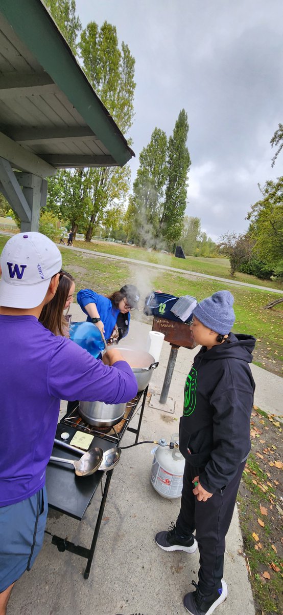 UW DPT students hosted 21 people at a community meal which raised funds for the division's "Free Little Food Pantry".  Thanks to our student organizers for putting on this inaugural event!