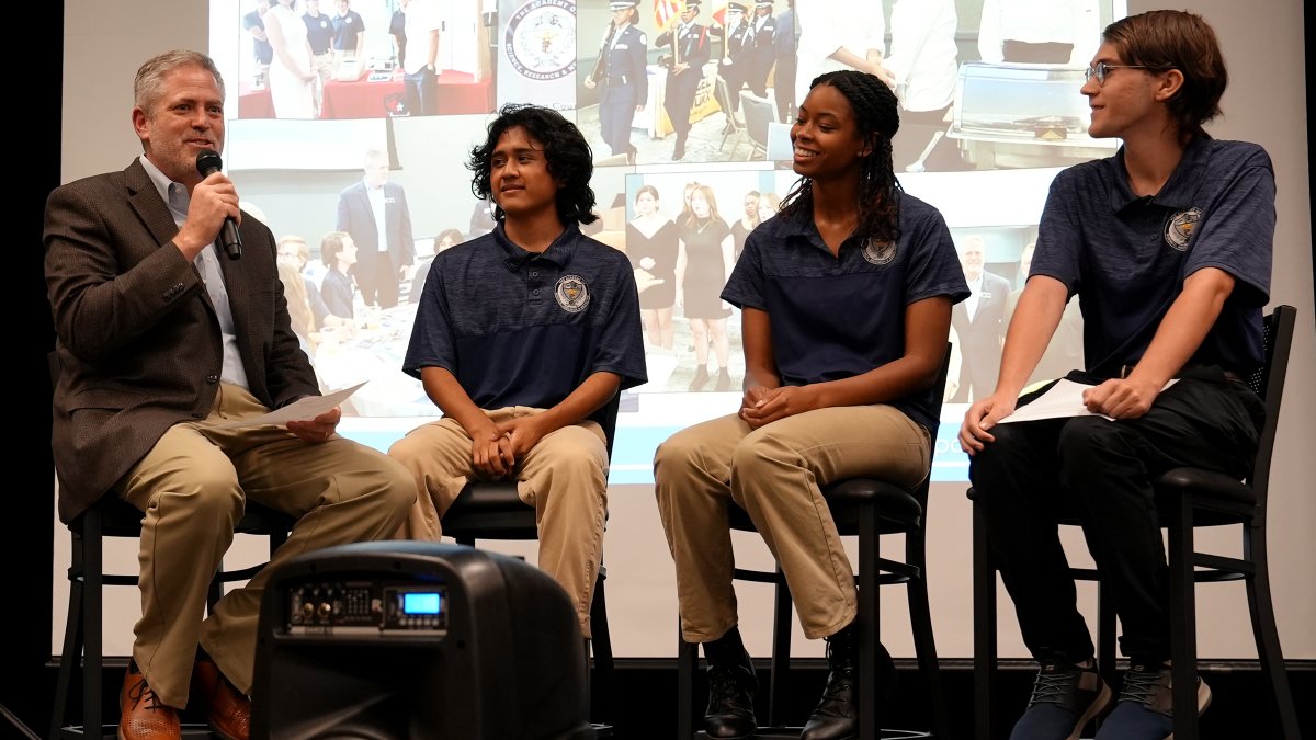 Three Paulding County High School Academy of Science, Research and Medicine students joined me on stage during Tuesday night's BOE meeting to talk about the Academy, their pathways & their future plans.
Click the link to hear our conversation!
youtu.be/KyORNgmeG20?li…
#PCSDproud