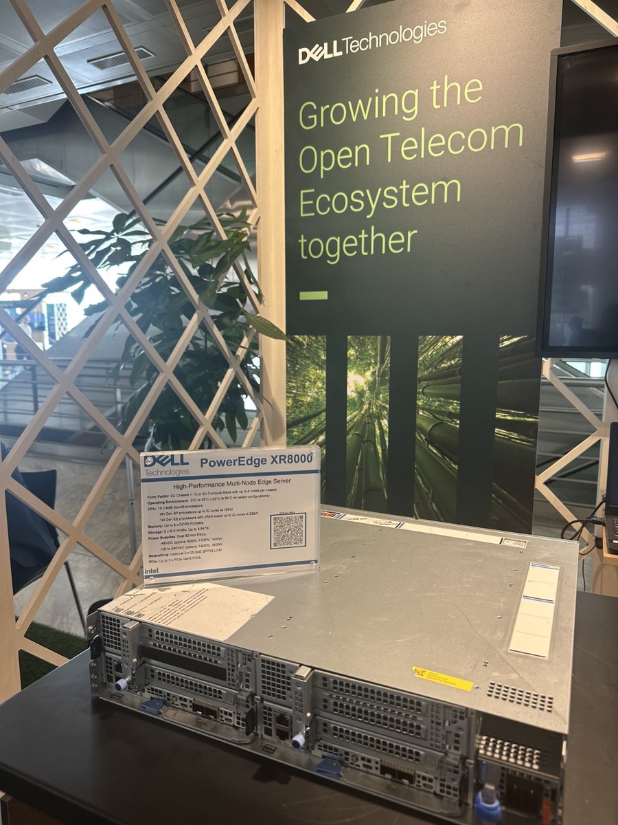 mooremik1's tweet photo. The Dell #PowerEdge XR8000, your network’s future begins here with this future-proof launchpad for network modernization. #iworkfordell #FYUZ23 #vRAN #telecom @Dell_Edge https://t.co/qKfdHw7zhy