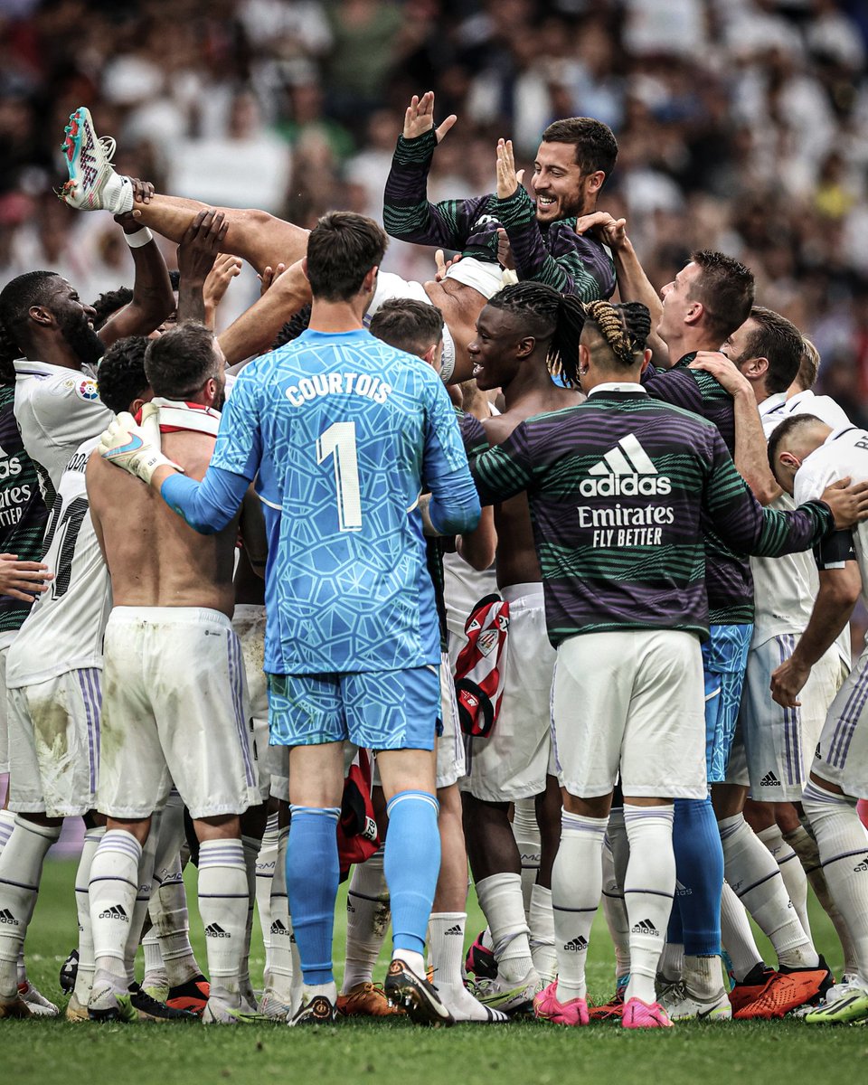 Naija_PR's tweet photo. Eden Hazard wasn't subbed on for his final game for Real Madrid but the players gave him the send off he deserves https://t.co/aLHfUcLaar