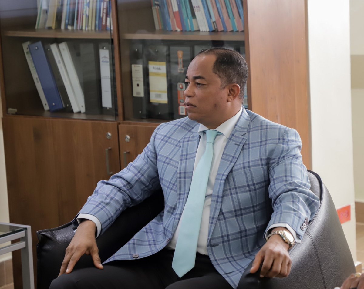 AdessRD's tweet photo. El director general de la #Adess @correahiciano recibió  la visita del director general del @Intrant @hugoberas, a fin de aunar esfuerzos para eficientizar el subsidio social #BonoGas que otorga el Gobierno dominicano a los choferes del transporte público.  
#AdessTrabajaParaTi https://t.co/h28PLCsMFJ