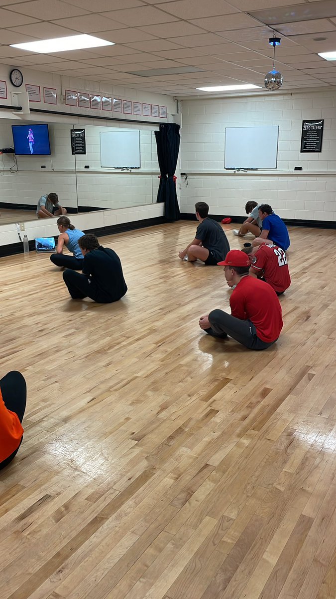 HartsvilleB's tweet photo. 1st day of core and stretch for Red Fox baseball. Season is coming!! https://t.co/T0Zg5sdYtJ