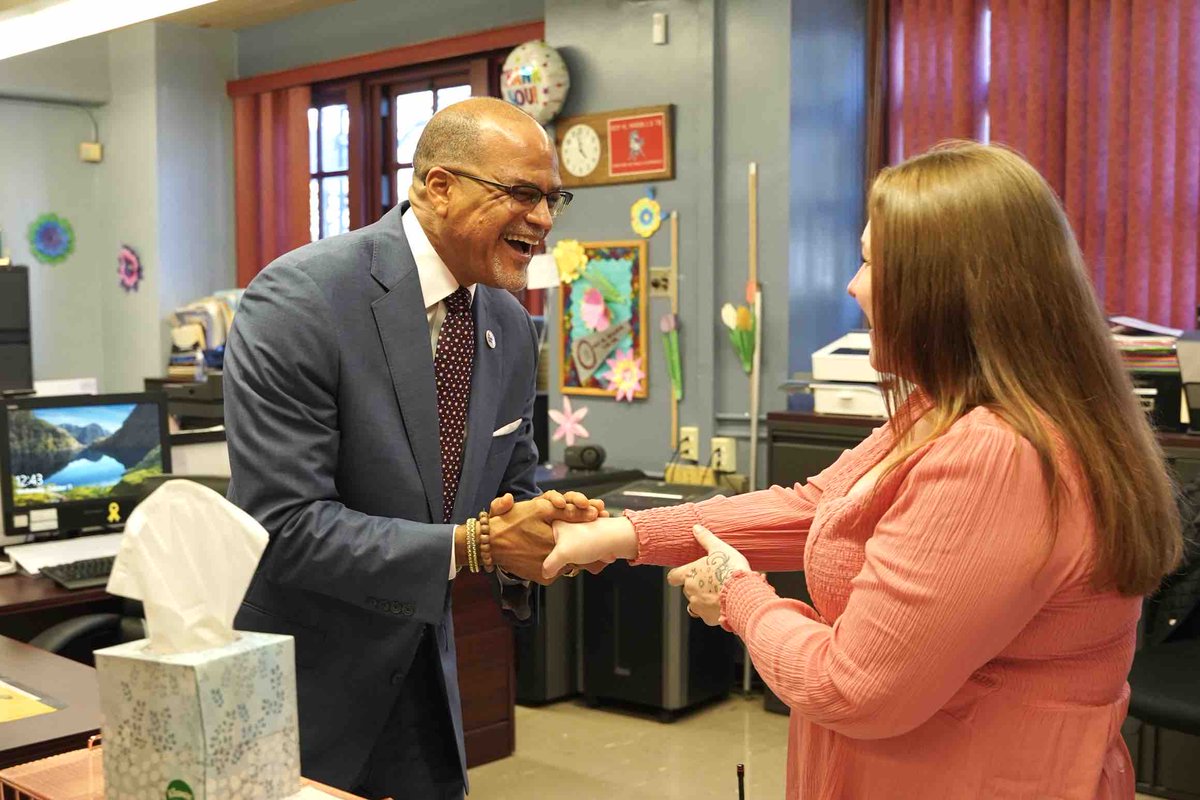 NYCSchools's tweet photo. During last month’s rain storm, PS 312 had to evacuate to MS 78.

Students were welcomed with open arms—provided with dry clothes, food, and overall dismissal support.

Principal Cusumano and his team are real life heroes!

(PS, thanks to their culinary class for the treats!) https://t.co/UP26gDaeHk