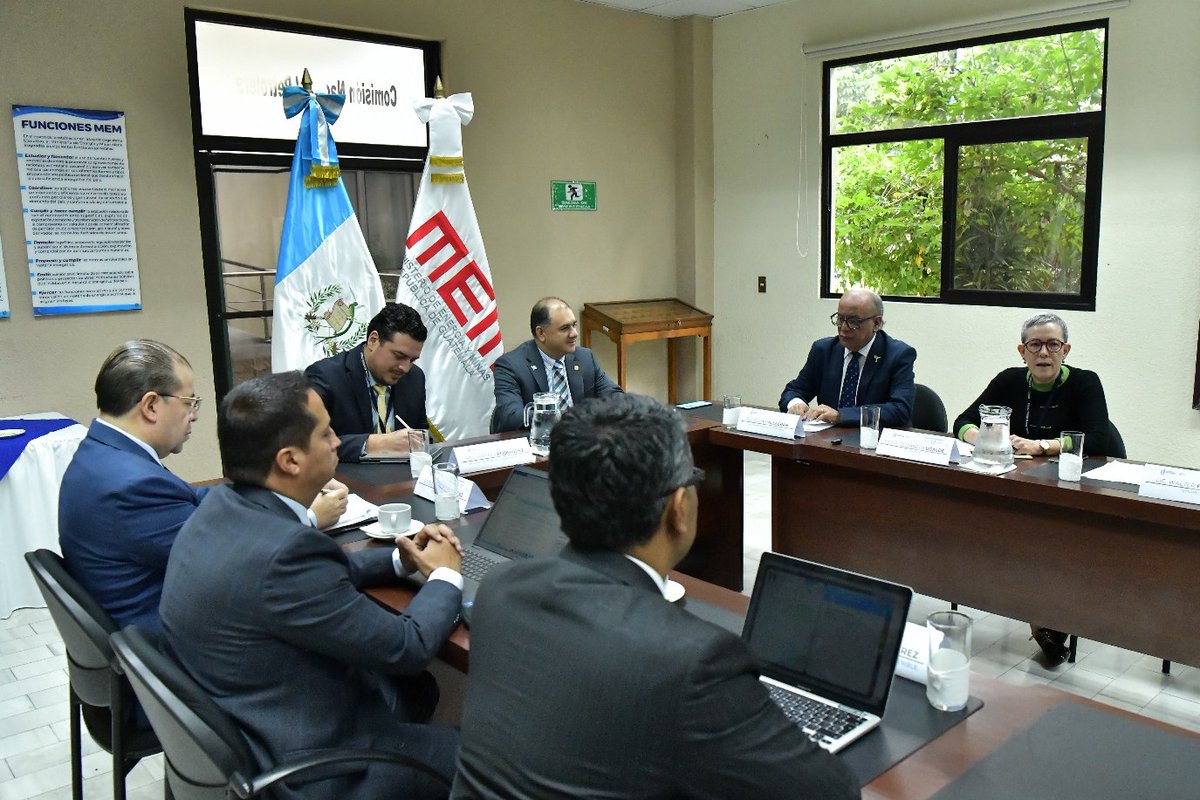 GTNewsAgency's tweet image. Authorities from @MEMguatemala met with members of the Transition Commission and representatives from the elected authorities to exchange information, moving forward with the final phase of the process.
#GovernmentOfGuatemala #GtNews #TransitionProcess