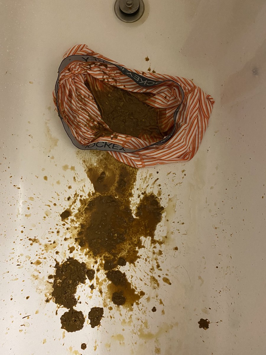 Lynx_Loads's tweet photo. Messed up the first video’s angle I had to go so bad and it just keep shooting out of me, no laxatives or anything, just something making it’s way outta me. Damn near sprayed my phone. https://t.co/r5KjaT2hCt
