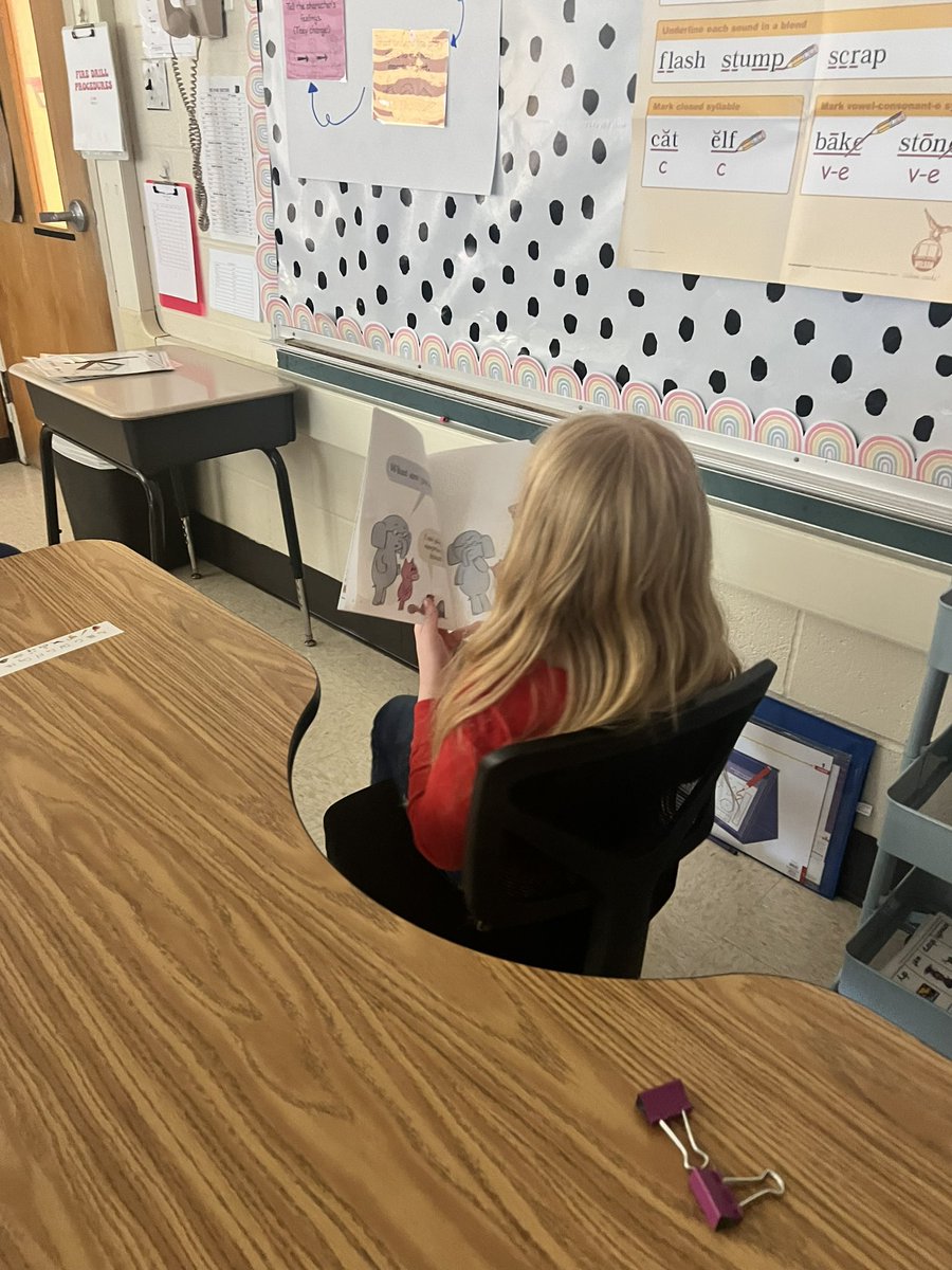 msgalloteaches's tweet photo. Today we practiced reading with expression ! By paying attention to punctuation &amp; capital letters we know how the author wants us to read something. What better way to practice then with Mo Willems? https://t.co/gM0y6YGkBa