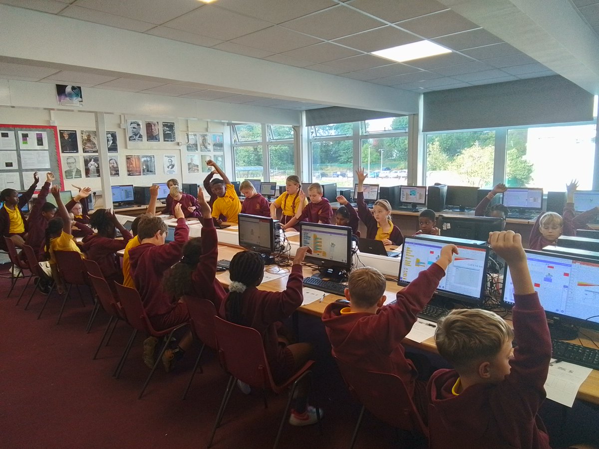 OSA_Primary's tweet photo. We hope Year 5 at @StPhilipHoward enjoyed their time at @OnslowStAudreys using @scratch to create games. #computing #transiiton #KS2toKS3 https://t.co/1HwBZUVlVR