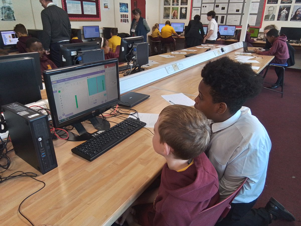 OSA_Primary's tweet photo. We hope Year 5 at @StPhilipHoward enjoyed their time at @OnslowStAudreys using @scratch to create games. #computing #transiiton #KS2toKS3 https://t.co/1HwBZUVlVR