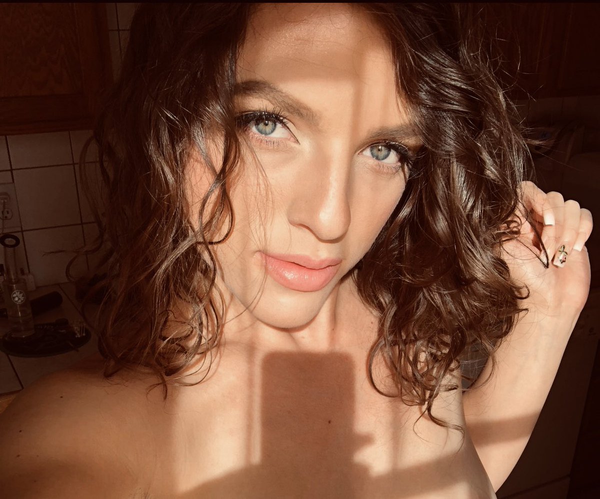 MyWay_Ry's tweet photo. Still on my mind &amp; missing this girl. @KaylaniRain 🌻 https://t.co/OgcZNcQXh8