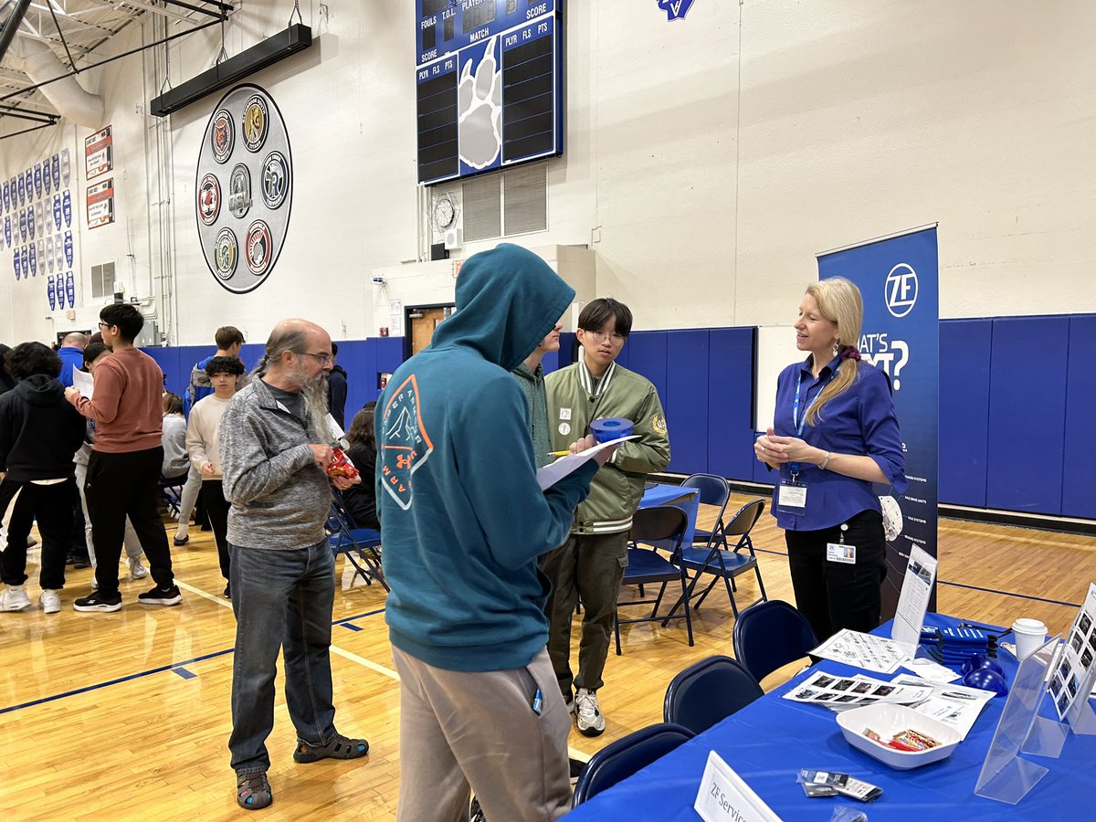 Many thanks to all of the partners and staff who supported DARING Day career exploration experiences for our sophomores yesterday! We had about 80 community partners join us across both LHS and VHHS. Check out some photos of the Exploration Experience at VHHS! <a href="/District128/">District 128</a>